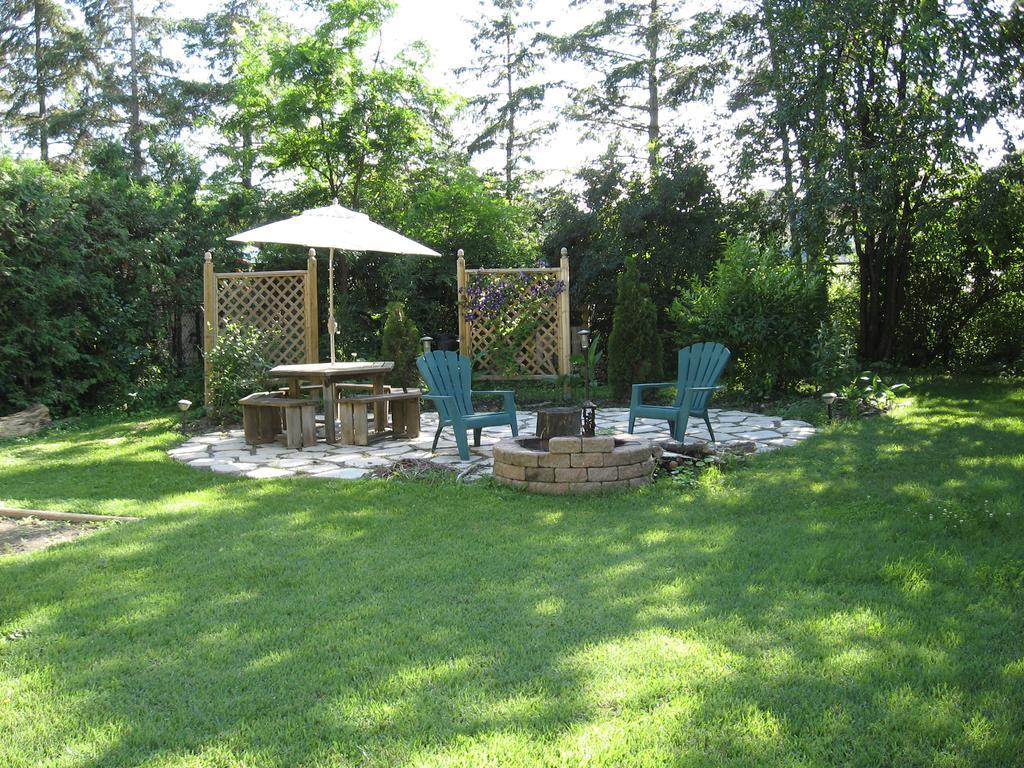 Twin Pines Bed And Breakfast Peterborough Eksteriør billede