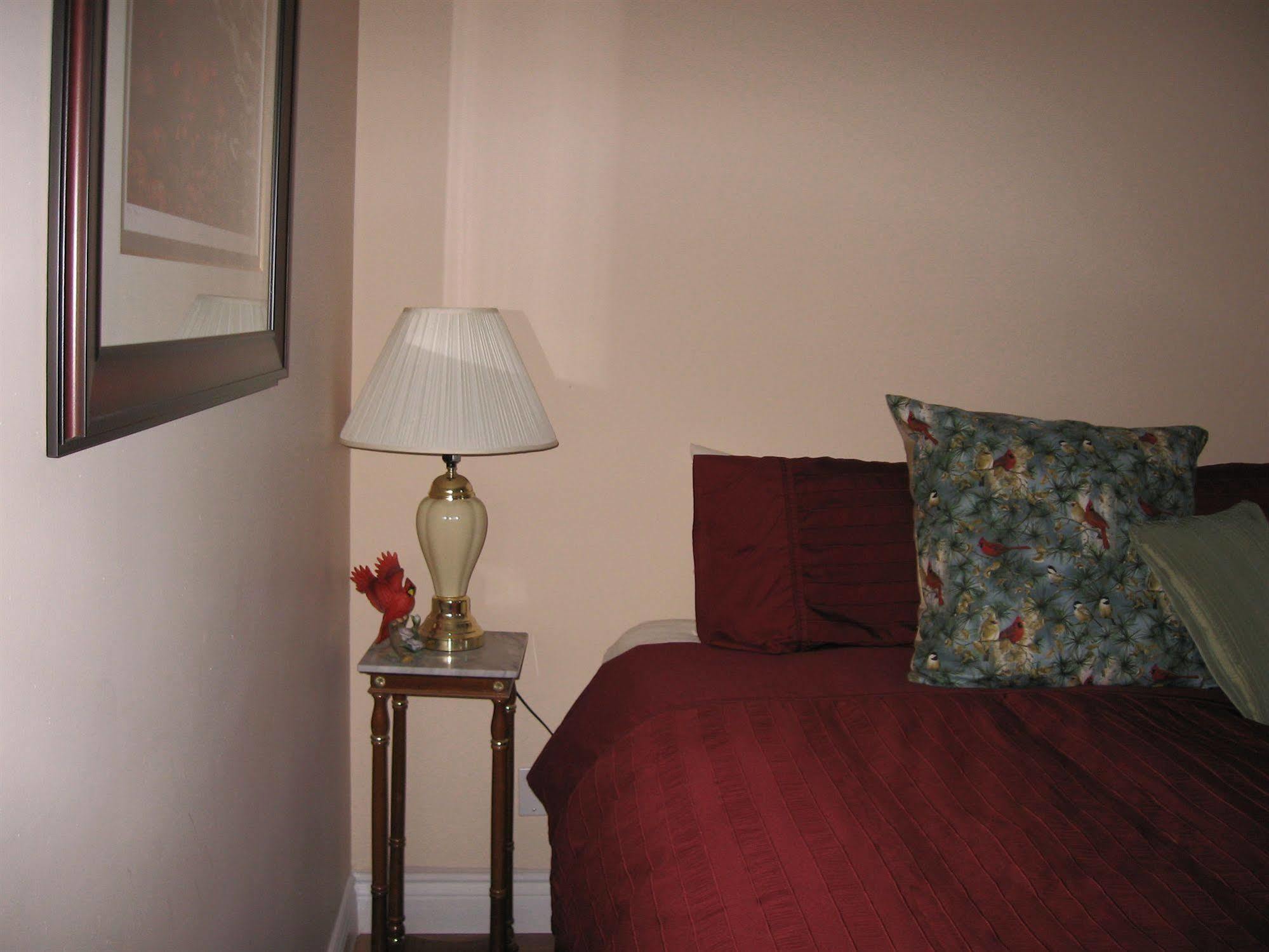 Twin Pines Bed And Breakfast Peterborough Eksteriør billede