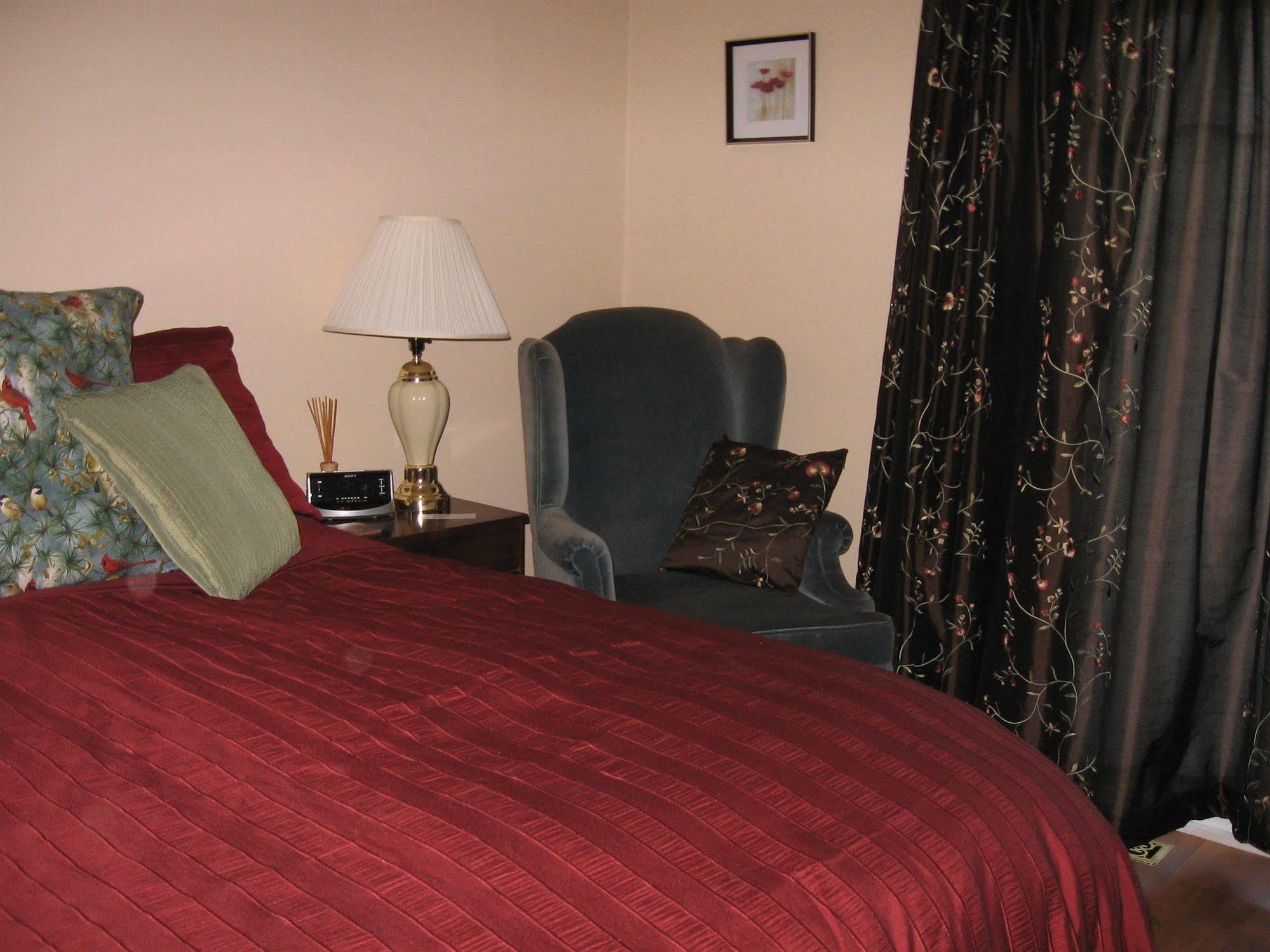 Twin Pines Bed And Breakfast Peterborough Eksteriør billede